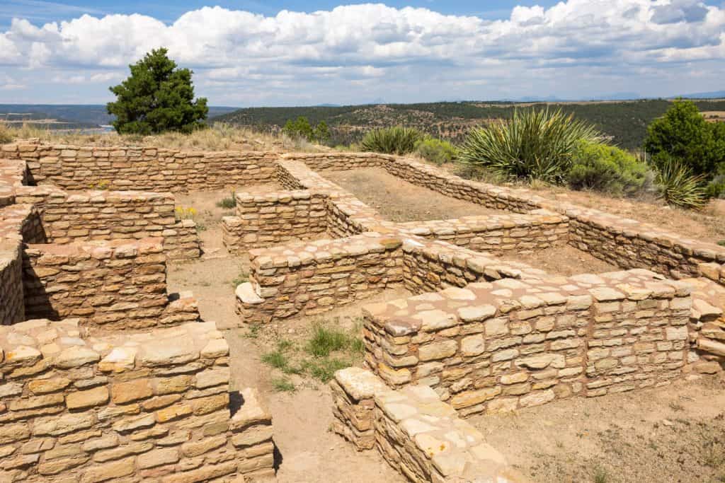 This image has an empty alt attribute; its file name is mesa-verde-canyon-ancients-visitors-center6-1024x683.jpg