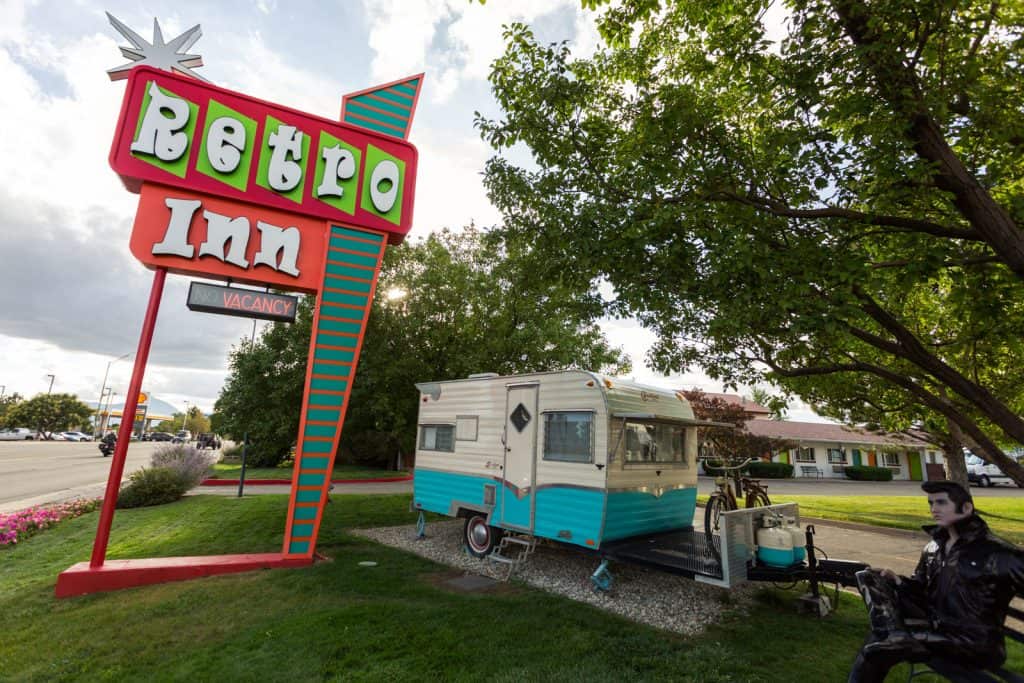 Exterior view of the Retro Inn in Cortez, Colorado